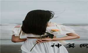梦到别人送我衣服鞋子(梦到别人送我衣服鞋子什么意思)