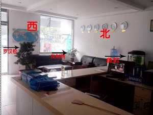 门后放办公桌风水(门后放办公桌风水好吗)