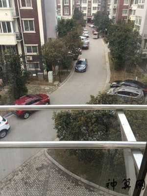 小区内楼房和路的风水