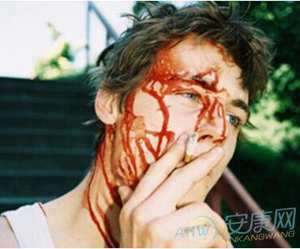 做梦梦见别人流血是什么征兆周公解梦(做梦梦见别人流血是什么征兆)