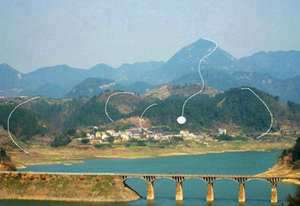 左面是山右面是什么(左面山右面水风水格局)