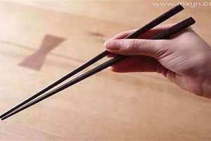 梦见洗筷子吃饭(梦见洗筷子)