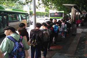 梦见等公交车一直等不来 梦见等公交车但是车来了没上去