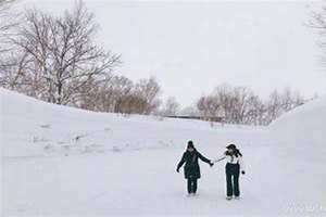 梦见雪地行走预示什么 梦见雪地行走雪很厚是什么意思