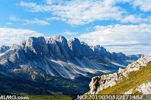 高耸巍峨的山叫岭还是峦 巍峨高耸的山峰