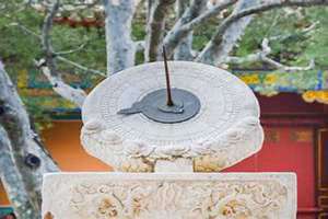 属鸡93年酉时是什么命(酉时是什么命)