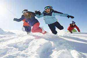 梦见大雪很厚在雪地走 雪地走路的声音怎么形容