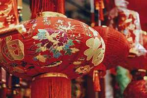 春节挂灯笼的寓意意思 英文版(春节挂灯笼的寓意)