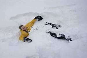 梦见在雪地里玩耍周公解梦 梦见在雪地里玩耍什么意思