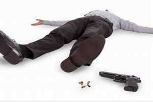 梦见自己被别人用枪打死是什么意思(梦见被枪杀)